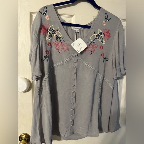 DAVI & DANI Tops - DAVI & DANI Floral Embroidered Blouse in Gray